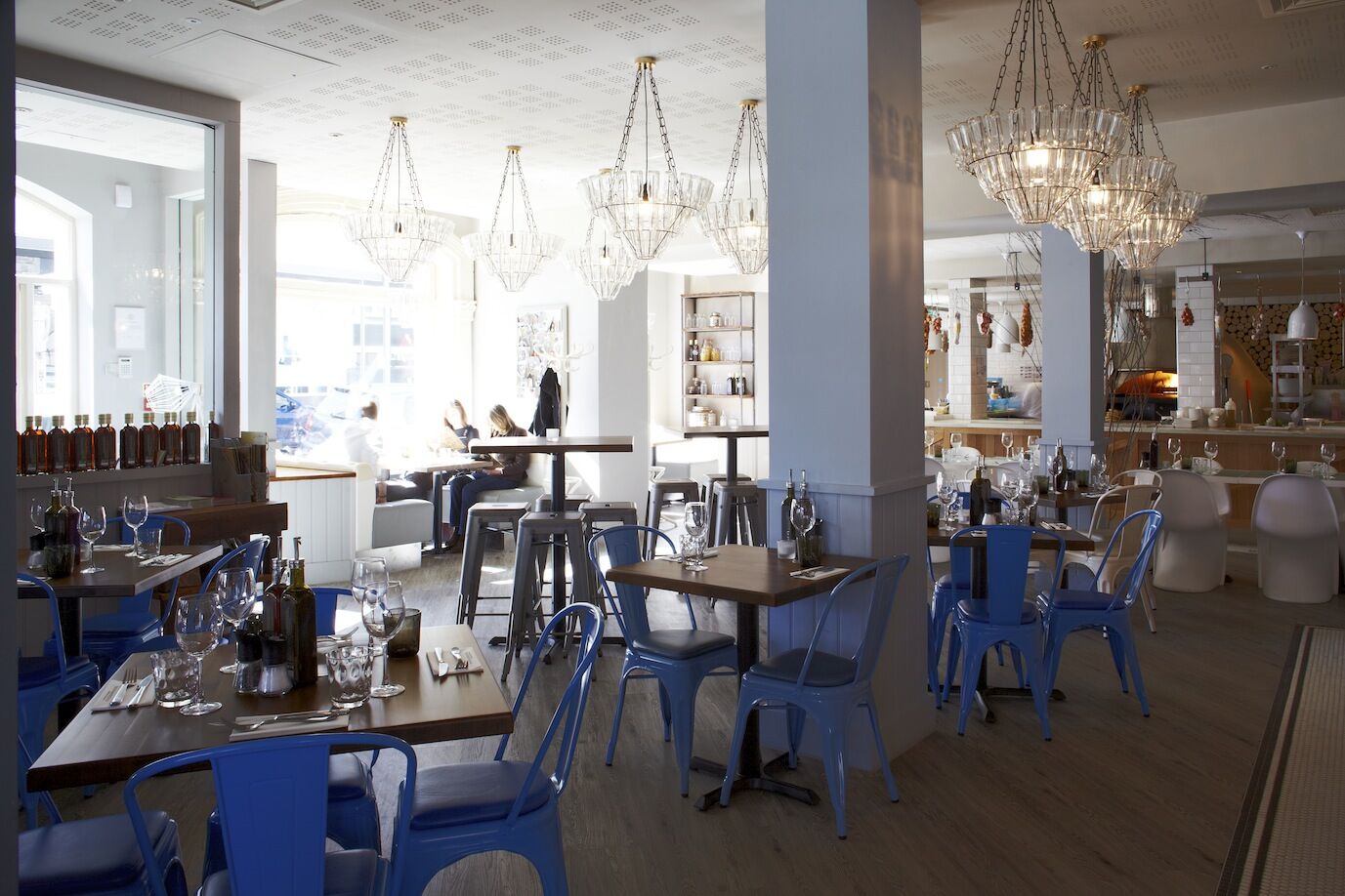 Zizzi Harrogate — bespoke booth and banquette joinery