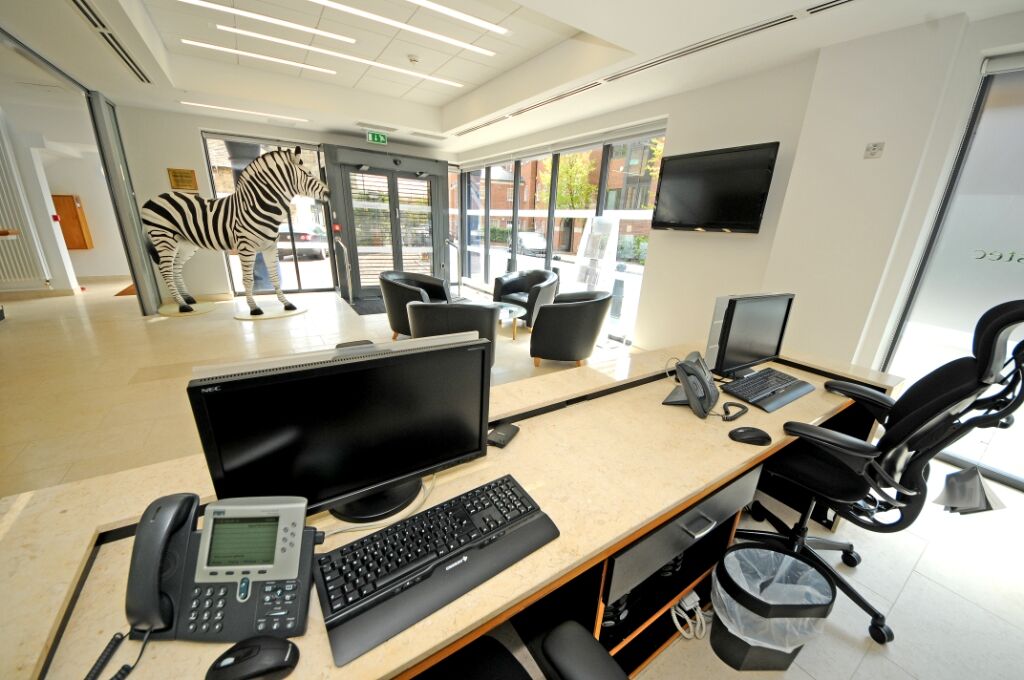 Investec Leeds — boardroom with bespoke fitted joinery and M&E installation