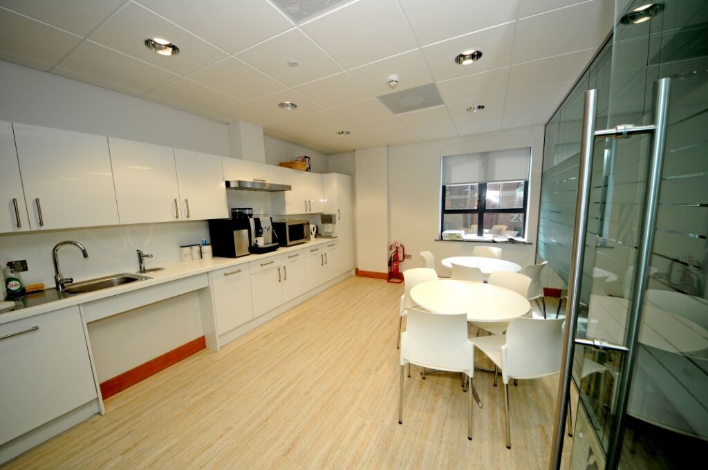 Investec Leeds — breakout space with contemporary finishes