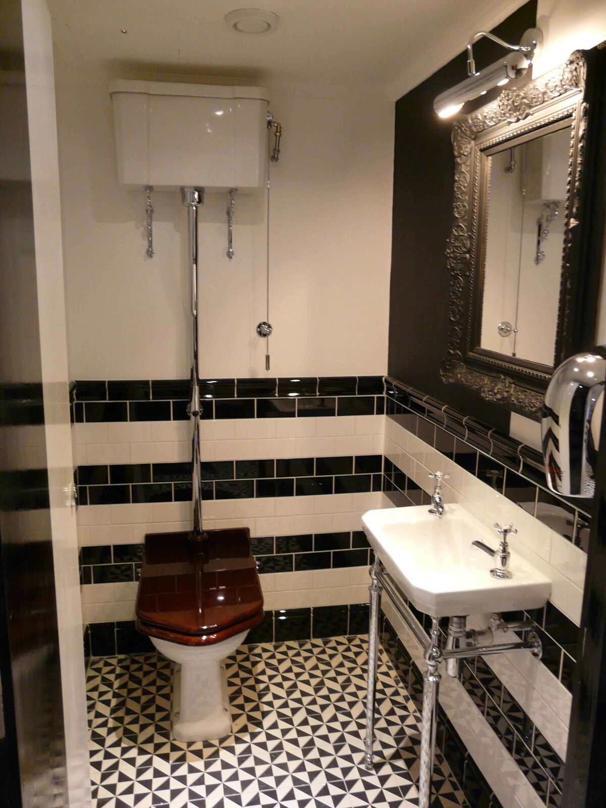 Zizzi Shrewsbury — completed restaurant interior in heritage building