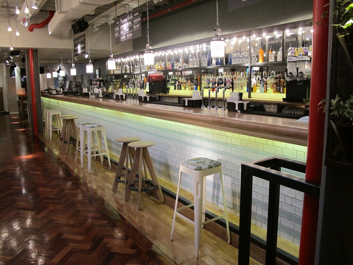 Revolution Macclesfield — decorative wall finishes and feature elements