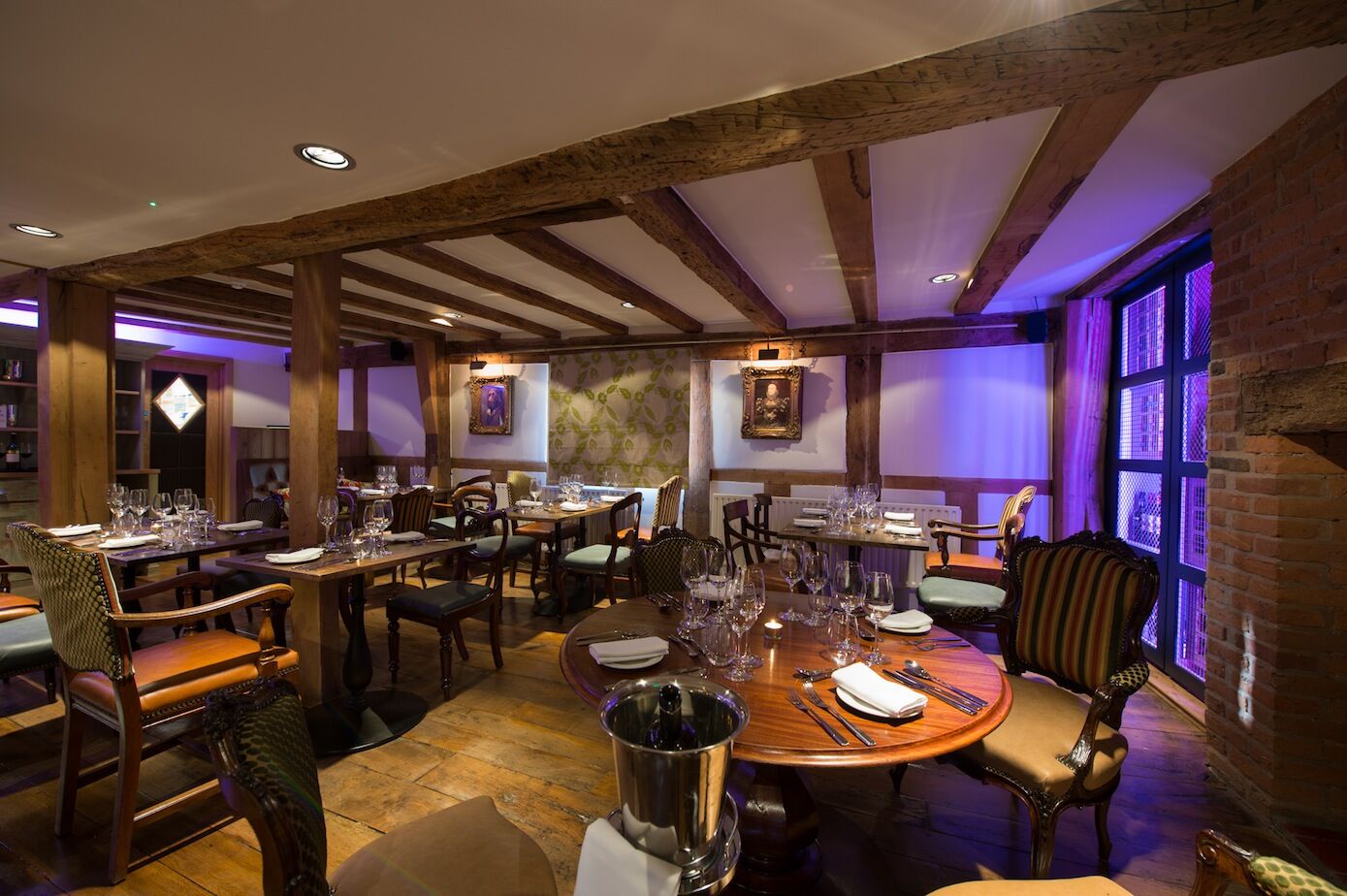 Henry Tudor House Shrewsbury — feature bar and back-bar within period setting