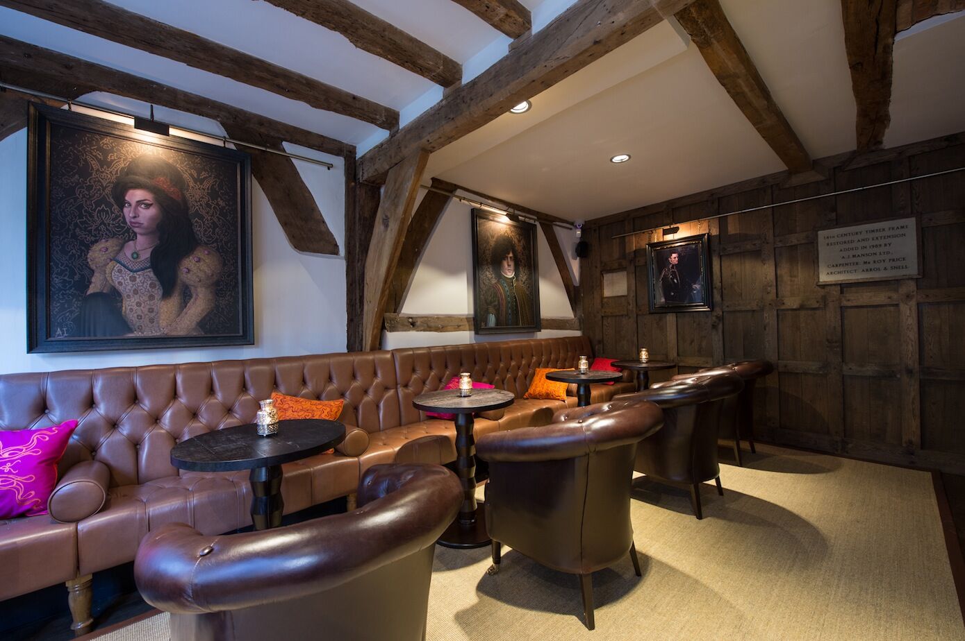 Henry Tudor House Shrewsbury — completed bar and restaurant in historic Shrewsbury venue