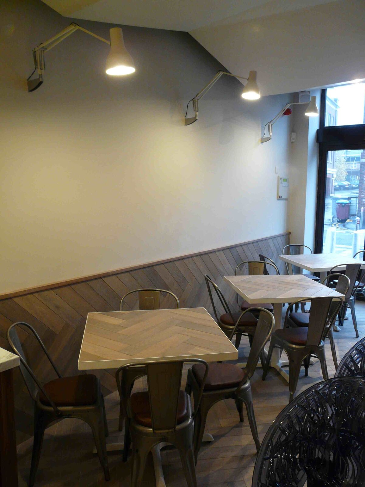 Zizzi Watford — restaurant entrance and host station