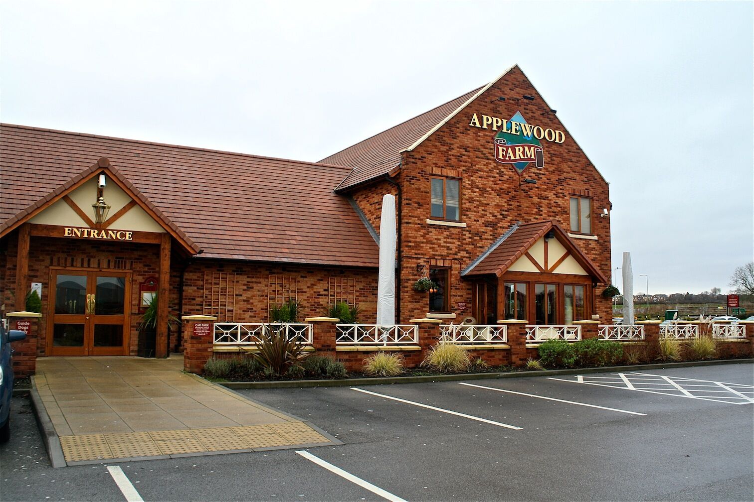 Cloverleaf Cramlington carvery restaurant fit-out — family dining interior with servery and kitchen