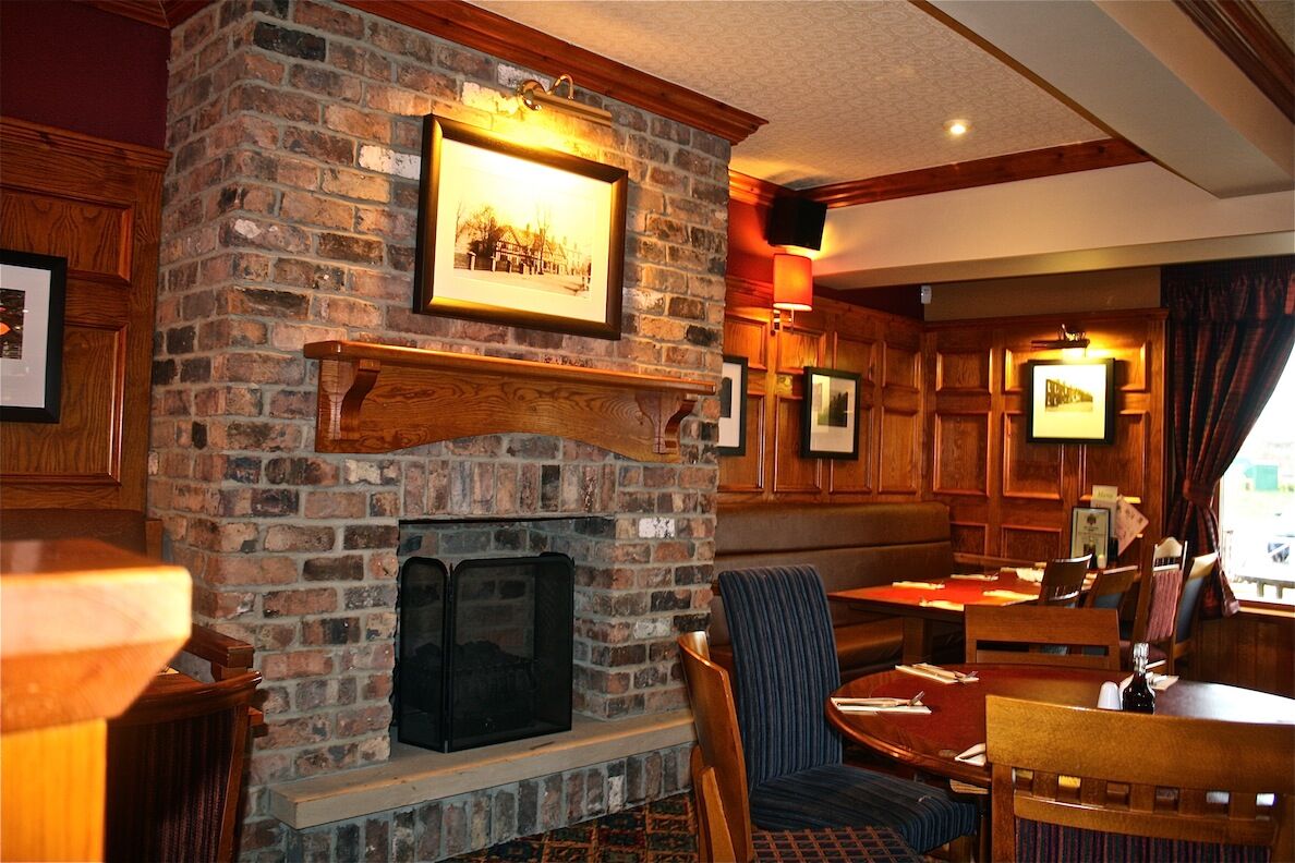 Cloverleaf Cramlington — carvery servery counter and hot-hold installation