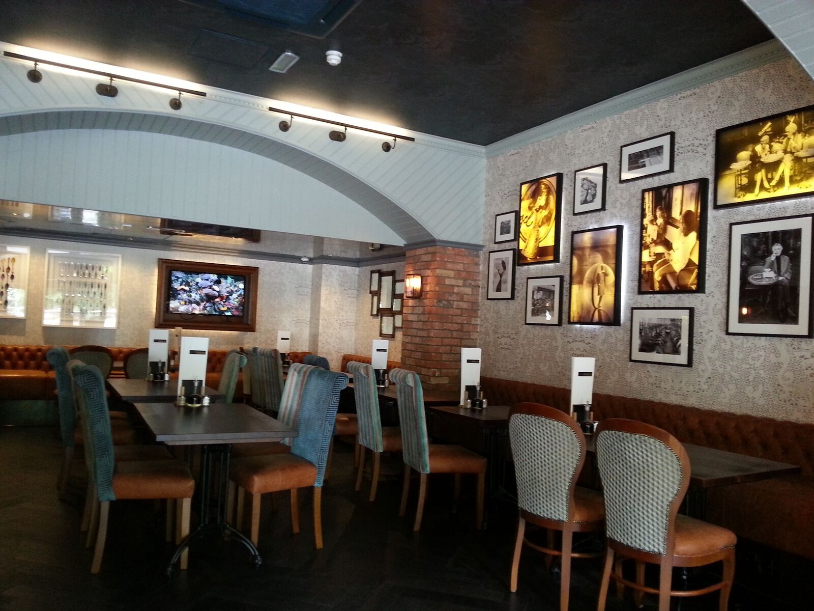 Duttons Manchester — completed bar and restaurant on Albert Square