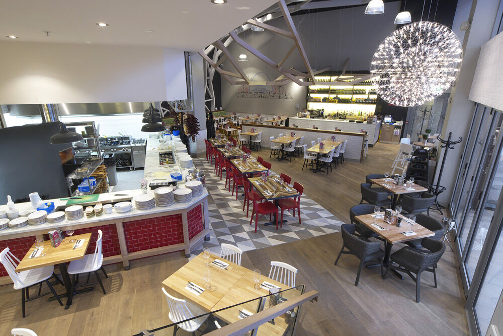 Zizzi Wembley — completed restaurant interior at London Designer Outlet