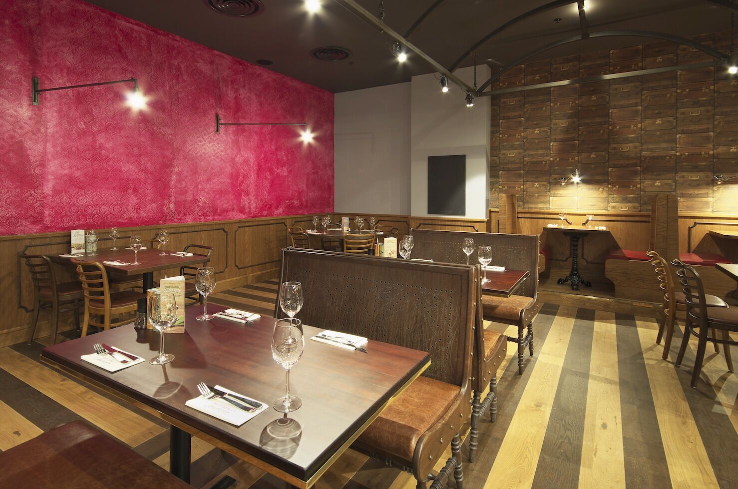 Zizzi Piccadilly Manchester — main dining area and seating layout