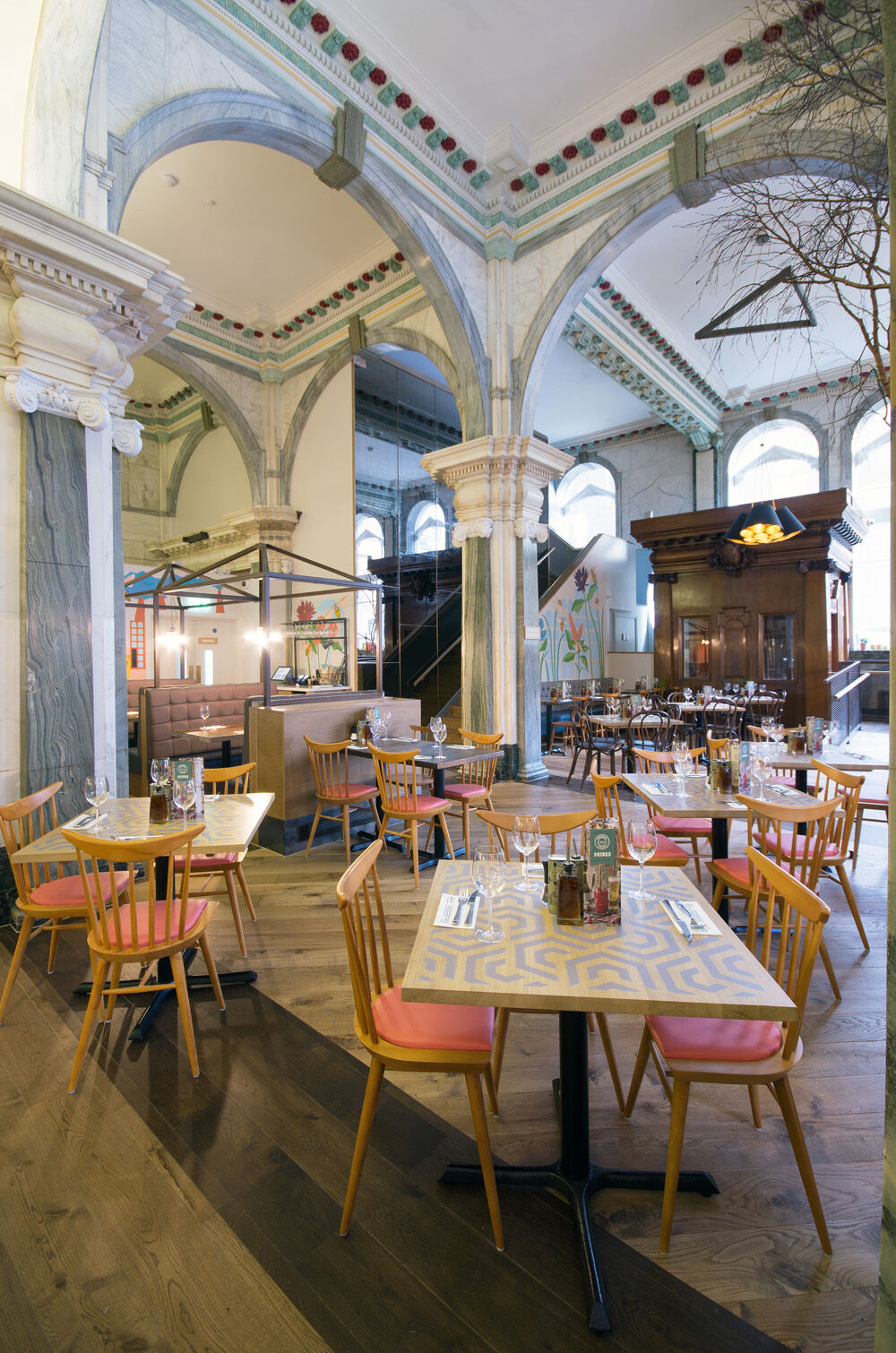 Zizzi King Street Manchester — entrance and host area fit-out