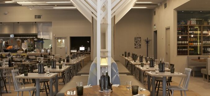 Zizzi The Light Leeds — entrance and host station fit-out